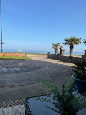 Sea View Suite, with Parking, On Tankerton Beachfront, Whitstable